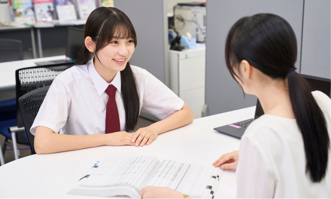 担任に相談している様子